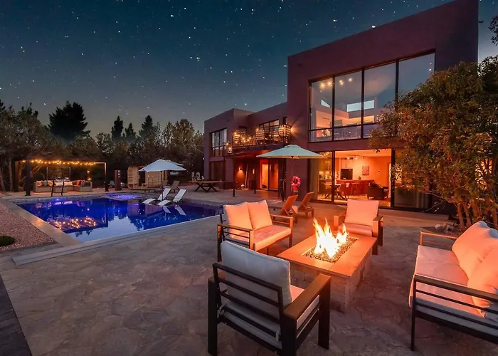 New! 1 Acre West Estate Game Stunning View Direct Trail Access! Villa