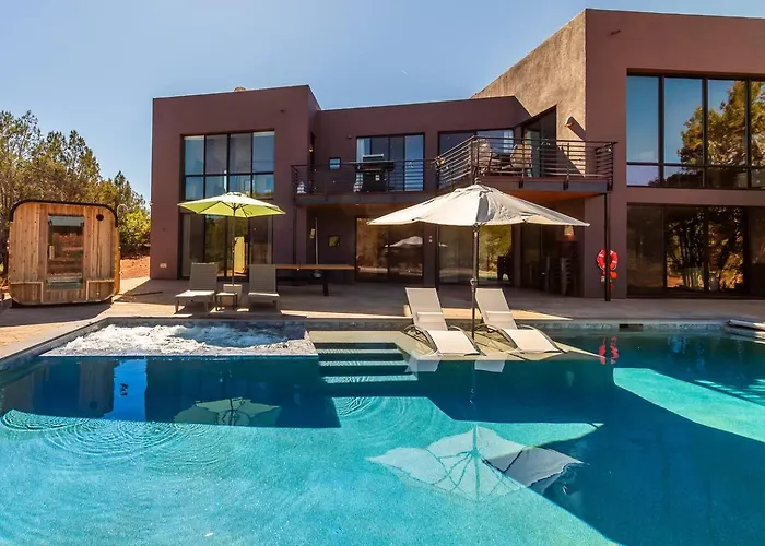 New! 1 Acre West Estate Game Stunning View Direct Trail Access! Villa