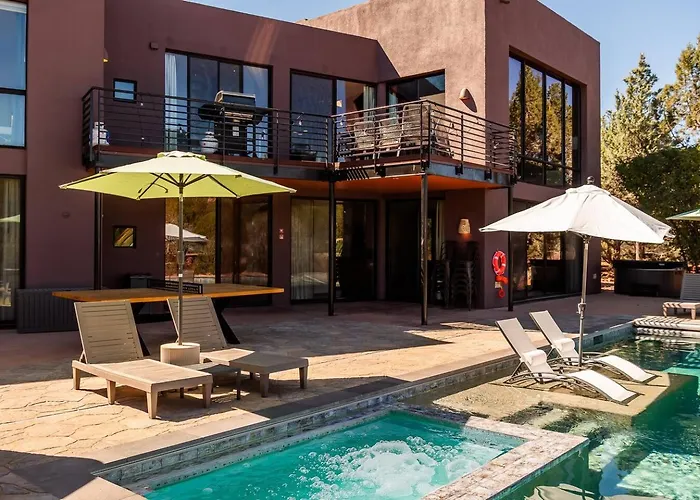 Villa New! 1 Acre West Estate Game Stunning View Direct Trail Access!