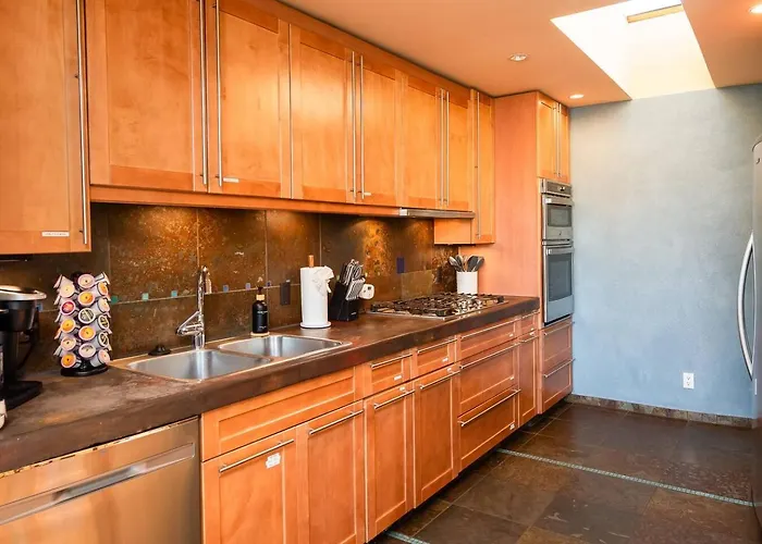 New! 1 Acre West Estate Game Stunning View Direct Trail Access! Villa